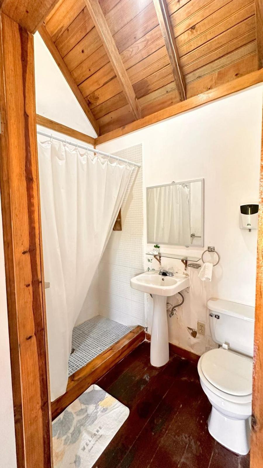 Las Palmas Beach Hotel Dixon Cove エクステリア 写真