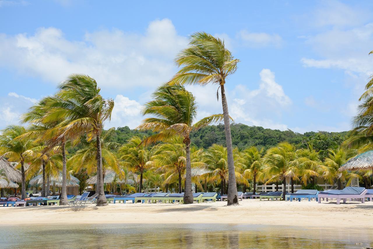 Las Palmas Beach Hotel Dixon Cove エクステリア 写真