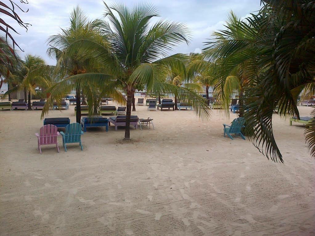 Las Palmas Beach Hotel Dixon Cove エクステリア 写真